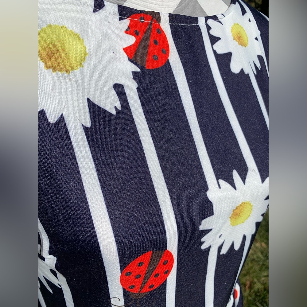 Floral fun summer dress size Medium - Picture 3 of 3